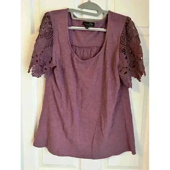 Suzanne Betro Lavender Purple Short Sleeve Butterfly  Lace Sleeve Detail Size L - Picture 1 of 4